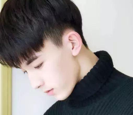 不用烫染也好看的男士发型设计搭配！