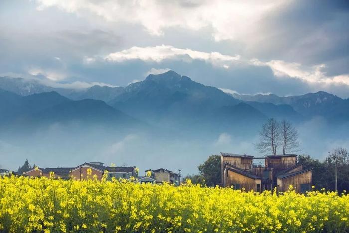 杨超越回村里劈柴种地！取景地有着真正的慢生活