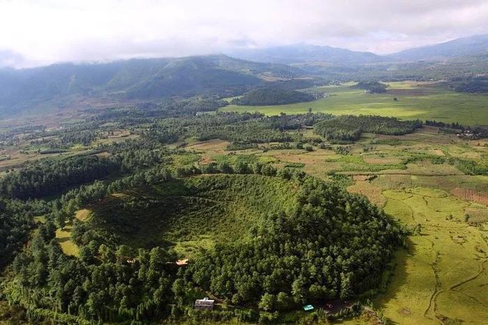 杨超越回村里劈柴种地！取景地有着真正的慢生活