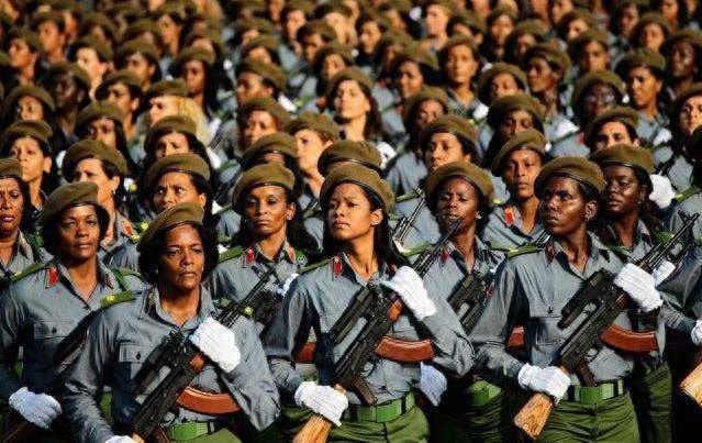 各国女兵照片大集合，乌克兰女兵很漂亮，最后一张太惊艳！