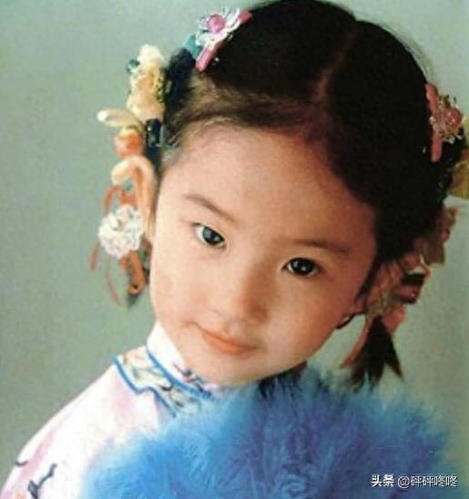 小仙女养成记，刘亦菲童年照，从小就是个美人胚子
