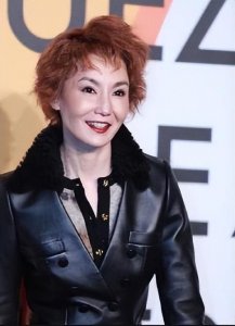 ​张曼玉素颜现身菜市场，沦落到住平民区，穿地摊货，她为何这样
