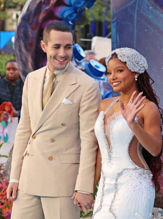 《小美人鱼》伦敦首映礼!黑色小美人鱼主演亮相