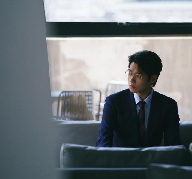 孟宴臣有了新皮肤!《我的人间烟火》魏大勋不穿黑西装改穿冲锋衣了