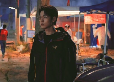 孟宴臣有了新皮肤!《我的人间烟火》魏大勋不穿黑西装改穿冲锋衣了