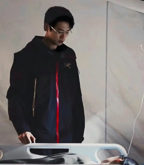 孟宴臣有了新皮肤!《我的人间烟火》魏大勋不穿黑西装改穿冲锋衣了