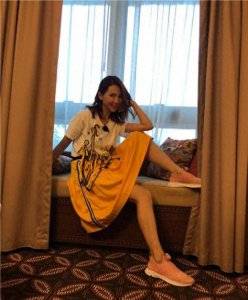 蔡少芬虽然就比张晋矮2cm,但173cm的身高,也依旧有优势