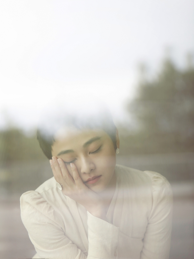 《白塔之光》主演南吉出席13届北影节 轻盈飘逸