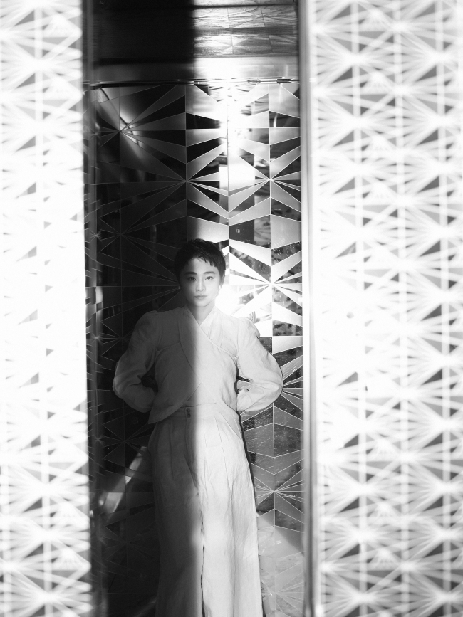 《白塔之光》主演南吉出席13届北影节 轻盈飘逸