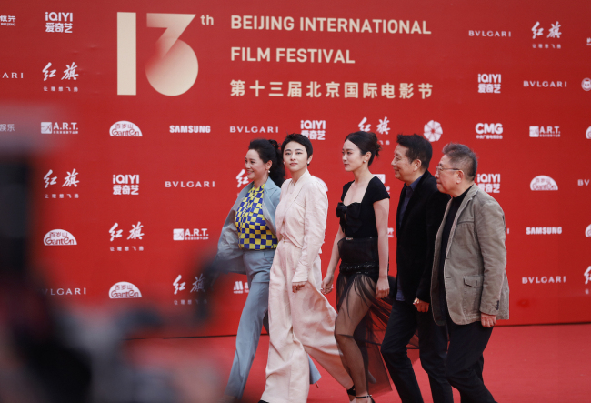 《白塔之光》主演南吉出席13届北影节 轻盈飘逸