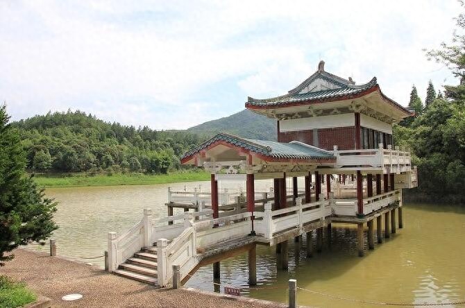 九鲤湖，最大的特色就是瀑布