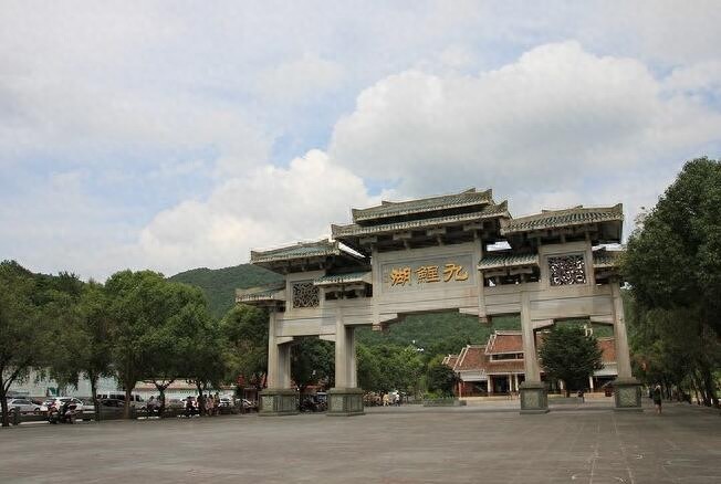 九鲤湖，最大的特色就是瀑布