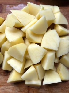 分享给初学做饭的你:家常茄子炖土豆做法