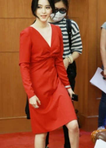 休息区的范冰冰,这脚丫我给出彩