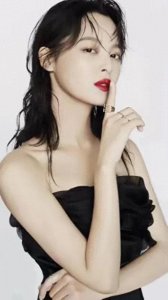 ​惊艳！性感女星辛芷蕾近照曝光，年过四十依旧火辣诱人！