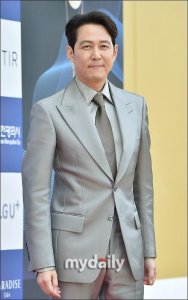 ​李政宰《鱿鱼游戏2》片酬破纪录 每集高达10亿韩元