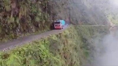 每年超300人丧命,玻利维亚死亡公路!司机为养2个老婆专走这条路