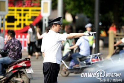 为了这件事,西安市公安局副局长走上街头再执勤