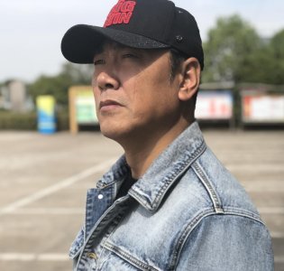 “硬汉”宋运成:36岁当“北漂”,妻子帮他中年走红