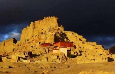 ​亚洲和大洋洲最大岛屿，分别是马来群岛的加里曼丹岛和新几内亚岛