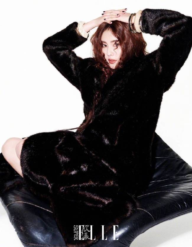 罕见性感!“表情包”白鹿大秀香肩 性感妩媚