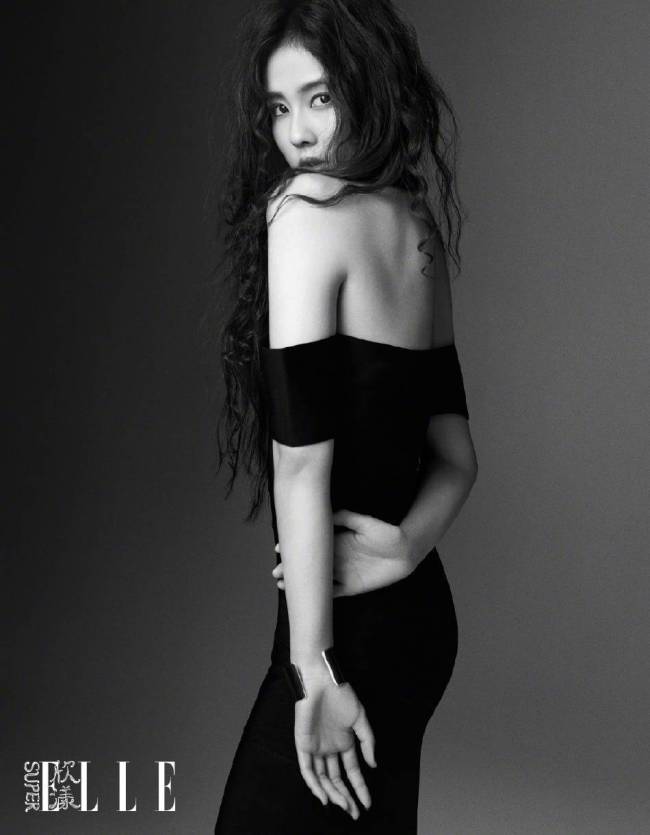 罕见性感!“表情包”白鹿大秀香肩 性感妩媚