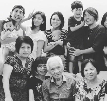 贾静雯的外公是金庸吗