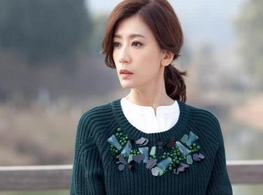 贾静雯的外公是金庸吗