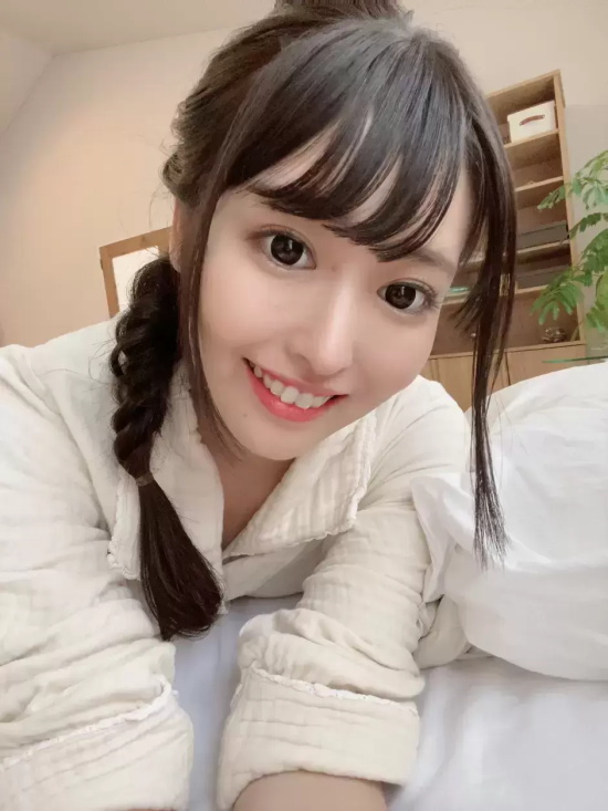 笑起来很甜的ひめ乃雪美图分享,拍起片来非常入戏!