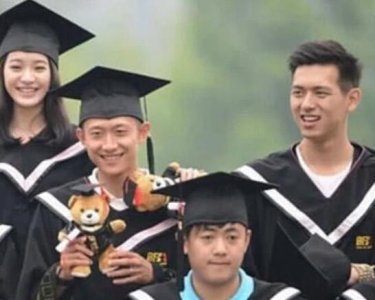 李现与杨紫是同班同学吗