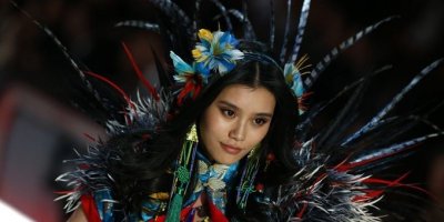 ​奚梦瑶再上维密，六登大秀舞台，这次应该没问题了