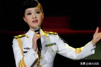 她是首位博士级歌唱家,大校军衔还是春晚常客,丈夫身份更加显赫
