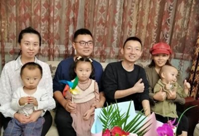 郭威与田静刚结婚时照片爆出,还是英俊潇洒的小伙,比现在颜值高