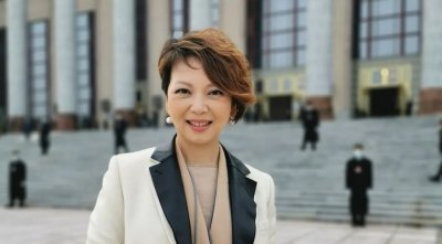 田薇“两会”手记:平视这个世界 盛开在新长的枝桠