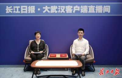 武汉市第四中学:跟VR全景视频“云”游校园,邀请你与院士做校友