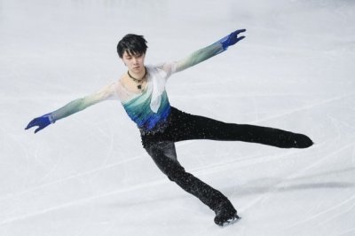 花样滑冰美男羽生结弦仙台巡游,引10万人现场祝贺