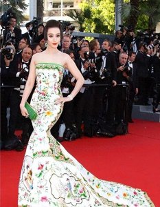 范冰冰情史:多位大佬为她疯狂为了资源付出一切,情定李晨却分手