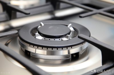 燃气灶有哒哒声也出气,但打不着火是怎么回事,这样操作一步解决