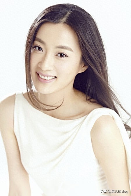 徐梵溪原名徐翠翠1984年10月16日出生于吉林省吉林市,气质美女