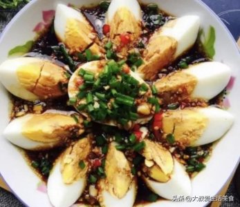 夏天一定要吃的凉拌鸡蛋,做法简单,清爽可口,好吃又下饭