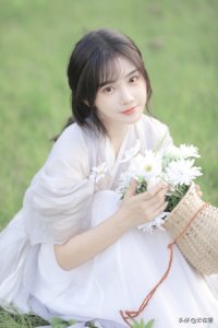 SNH48-苏杉杉在户外拍摄唯美写真,好清纯啊