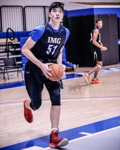 华裔新星周志豪震撼全美赛场,拒绝效力中国男篮引热议