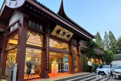 杭帮菜代表饭馆“楼外楼”,菜味正宗,物美价廉,不愧是杭州前三