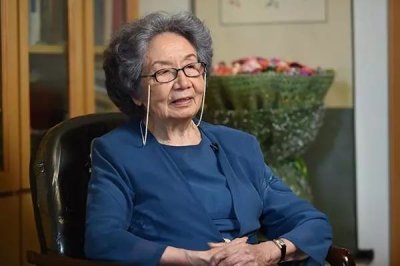 95岁叶嘉莹裸捐3568万:长女亡故半生坎坷,却把自己活成坚韧诗歌