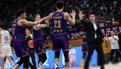 CBA冤案再现!北控教练高层怒斥裁判,闵鹿蕾赛后仅2字回应!