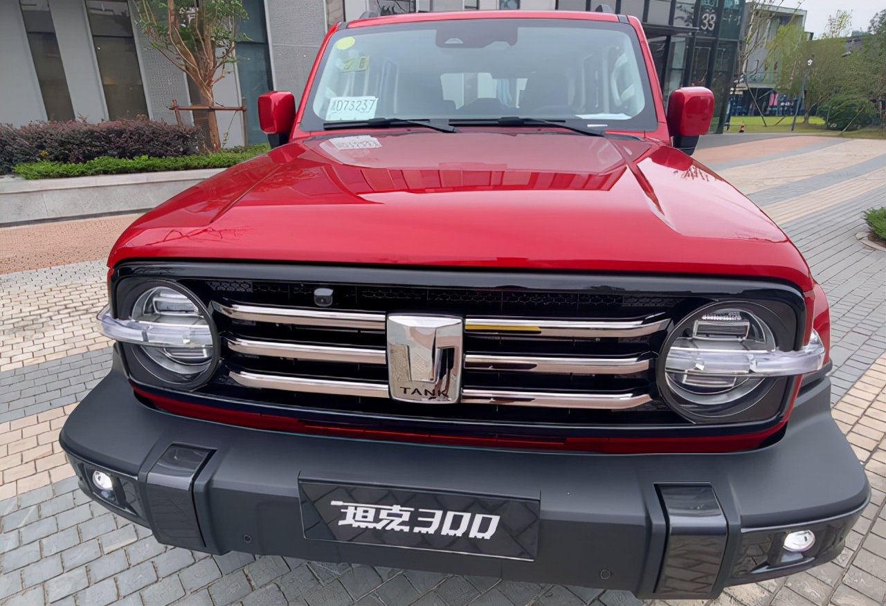 进口来华的丰田霸道新车价格,被坦克300硬生生拉低10万