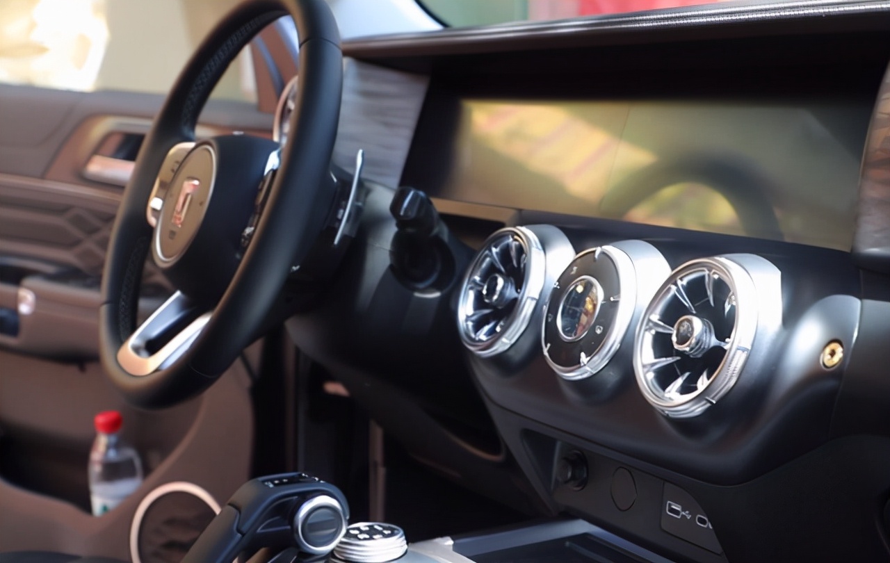 进口来华的丰田霸道新车价格,被坦克300硬生生拉低10万