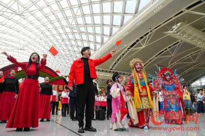 广东多地“快闪”迎新年,在歌声中唱响“我爱你中国”