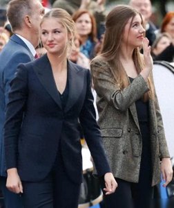 势均力敌!索菲亚公主最美王冠照出炉,精致耐看不输王储姐姐!