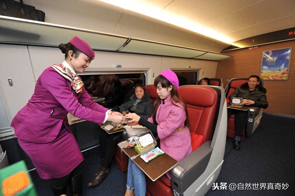 高铁女乘务员